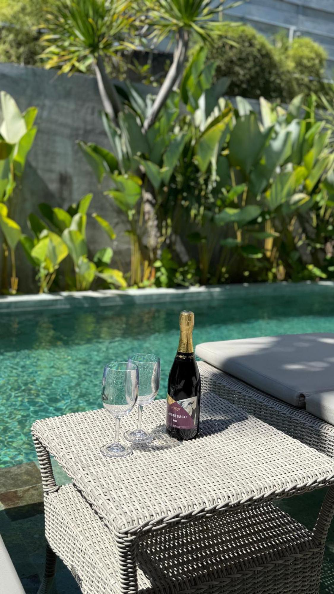 Inspira Seminyak Villa Exteriör bild